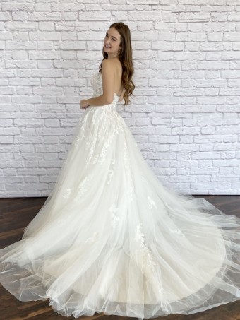 Exclusively at Signature Style Ashleigh #5 thumbnail