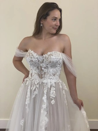 Exclusively at Signature Style Arianna #4 thumbnail