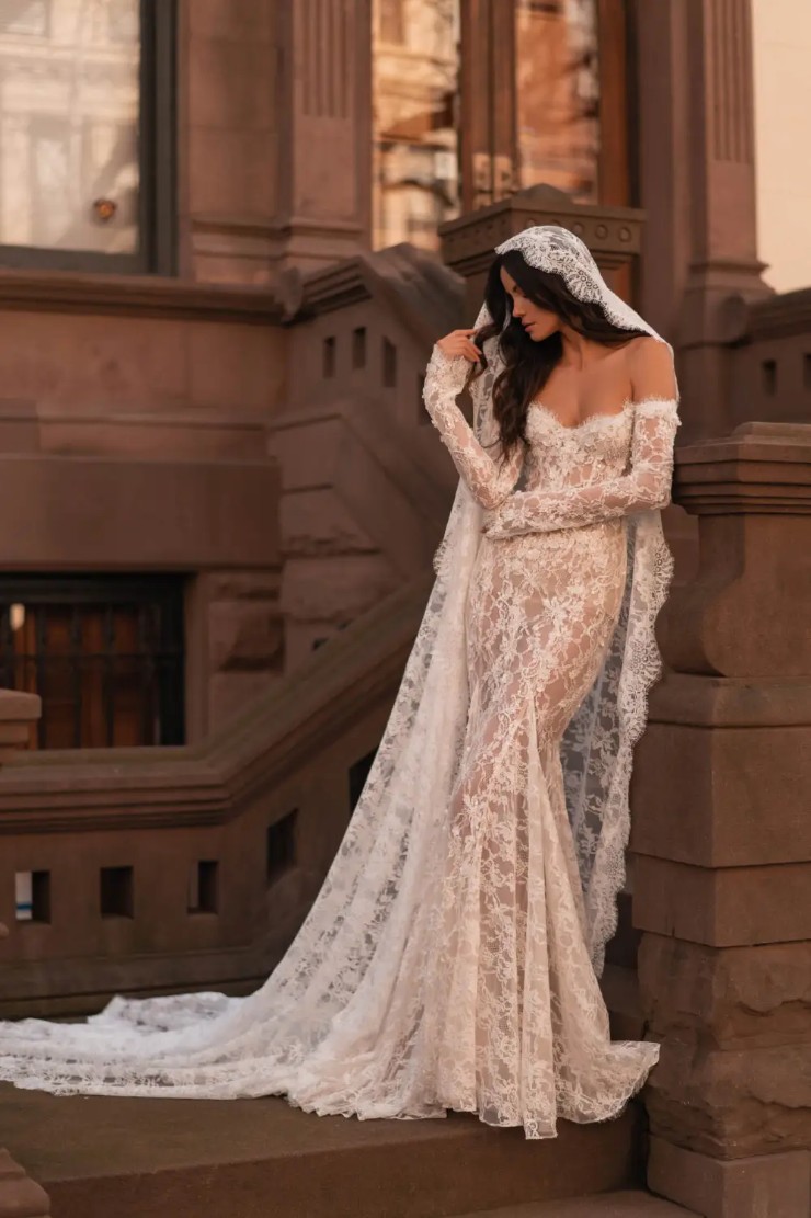 Berta Style 25-02 Default Image