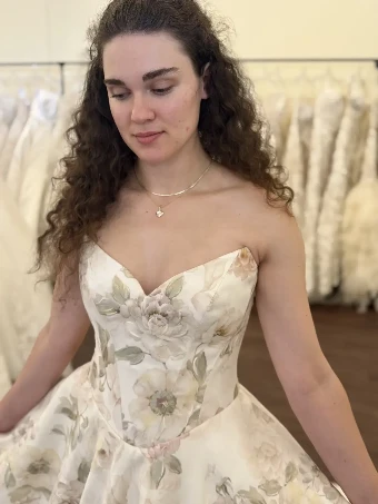 House of Savin Style Sofia #2 thumbnail