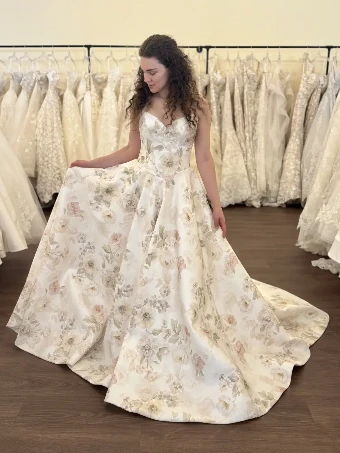 House of Savin Style Sofia #5 thumbnail