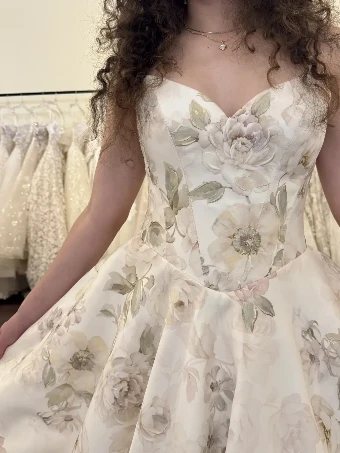 House of Savin Style Sofia #3 thumbnail